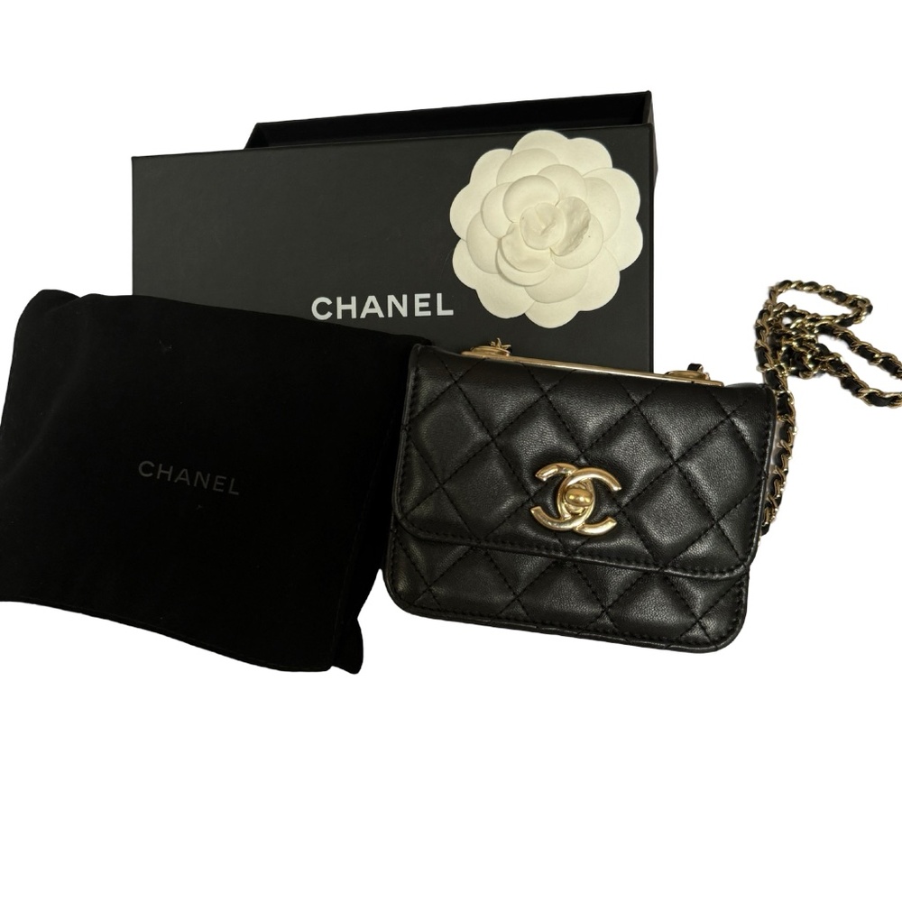 Chanel card holder with chain